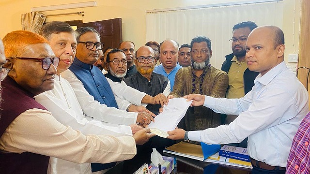 ওবায়দুল কাদেরের মনোনয়নপত্র জমা দিলেন কাদের মির্জা